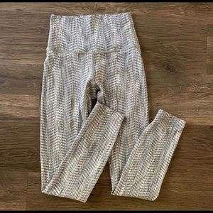 Lululemon wunder under